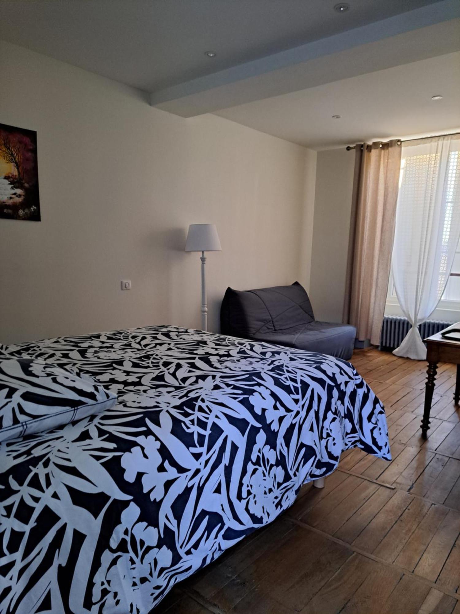 Au P'Tit Gueul'Ton Panzió Les Aix-d'Angillon Kültér fotó